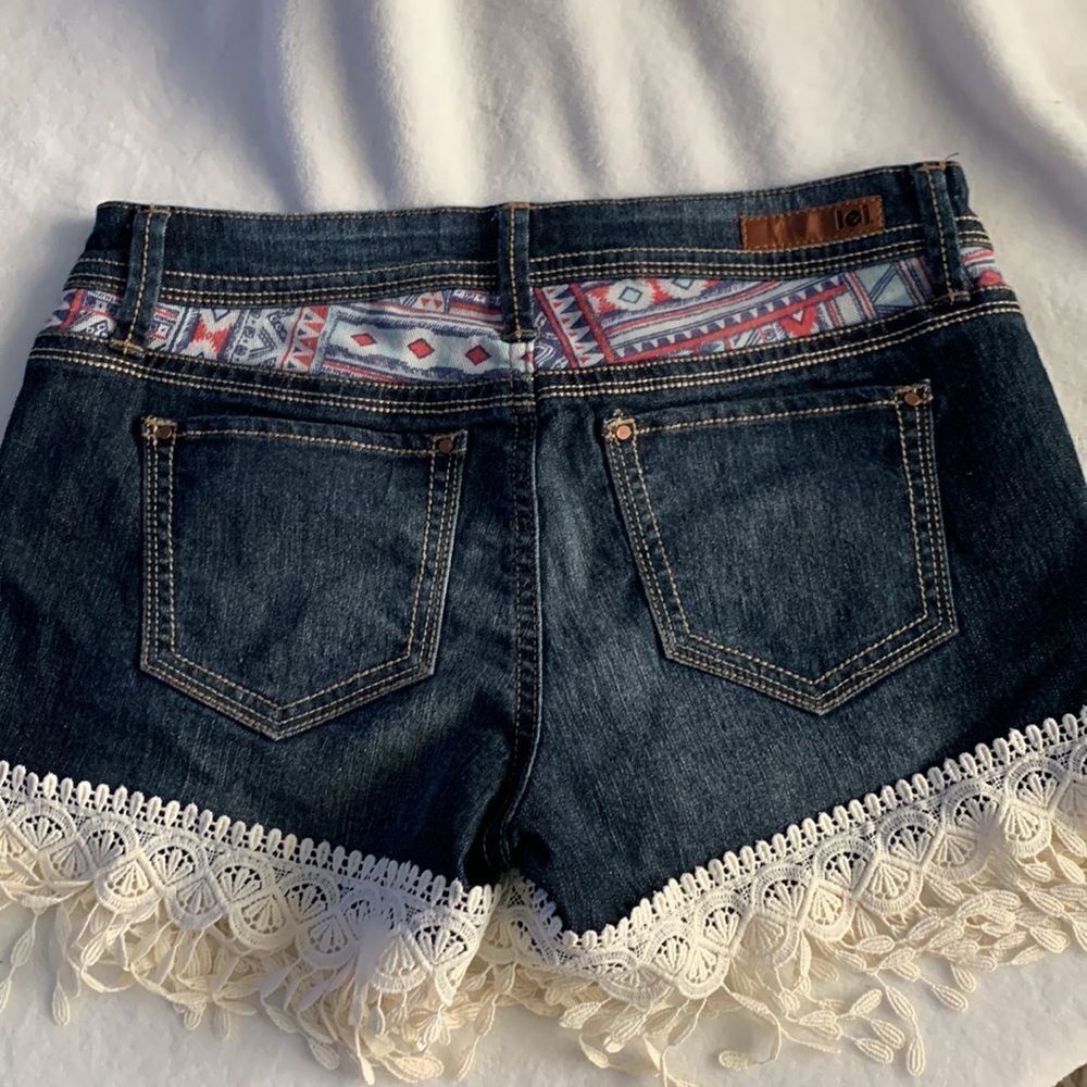 L.E.I. Ashley Lowrise shorts - Picture 2 of 3